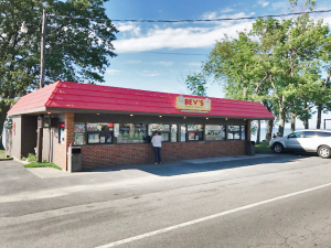 Bev’s: Enjoy a great ice cream with beautiful views of Lake Ontario. 